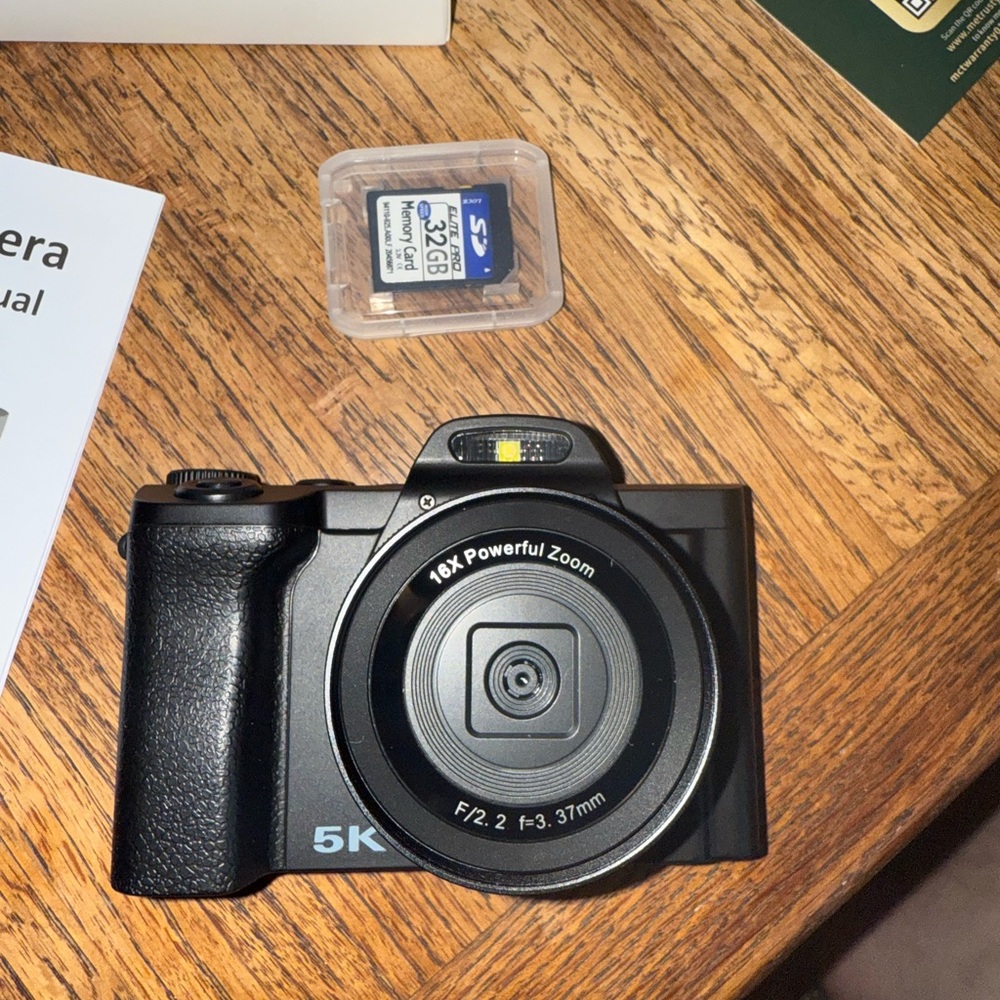 5K WiFi Vlogging Camera – 48MP Autofocus, 16x Zoom, 32GB SD, 2 Batteries